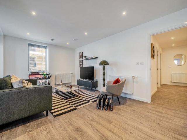 Flat to rent Lowfield Street, Dartford, DA1