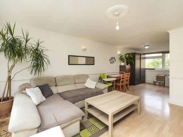 Flat to rent Leyland Road, Lee, SE12