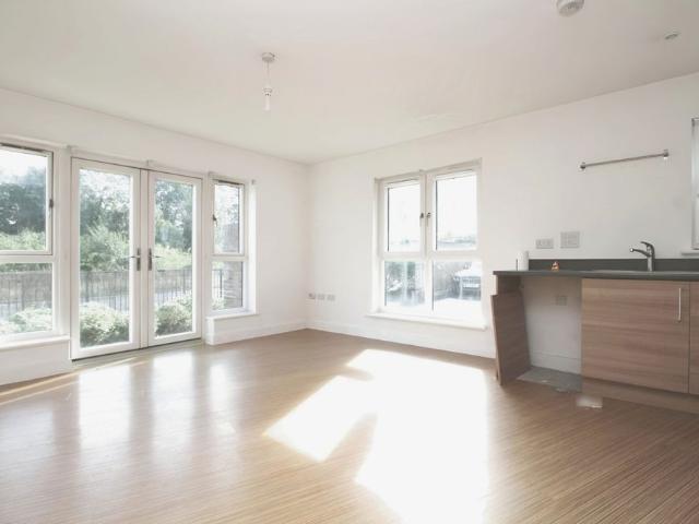 Flat to rent Liverymen Walk, Greenhithe, DA9