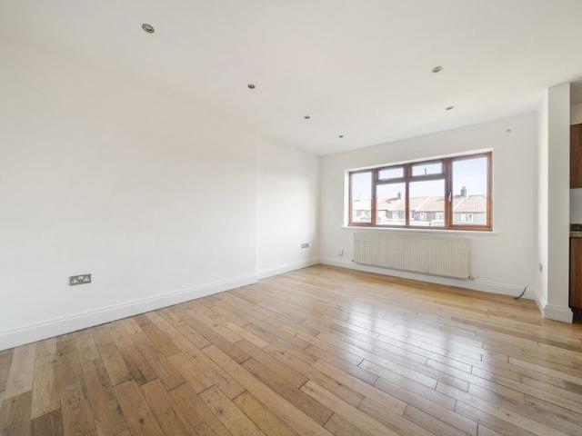 Flat to rent Mayplace Road East, Bexleyheath, DA7