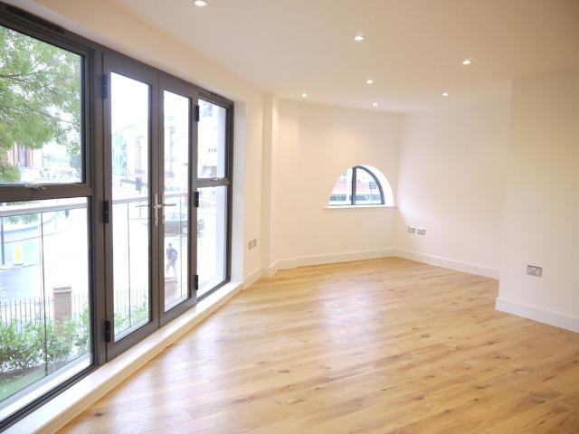 Flat to rent Masons Hill, Bromley, BR2