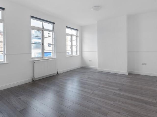 Flat to rent Sidcup High Street, Sidcup, DA14