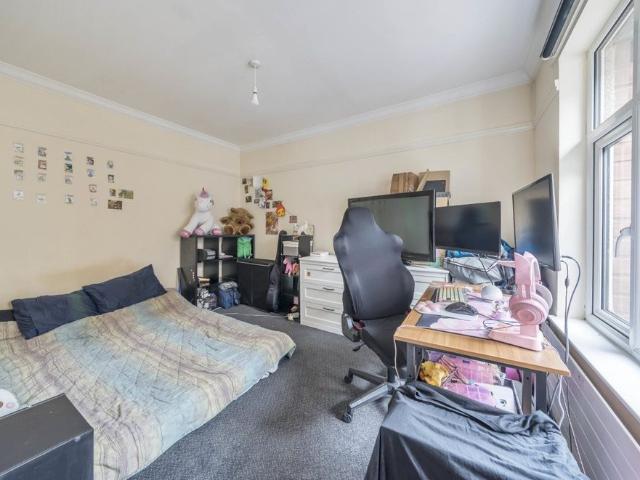 Flat to rent Station Road, West Wickham, BR4