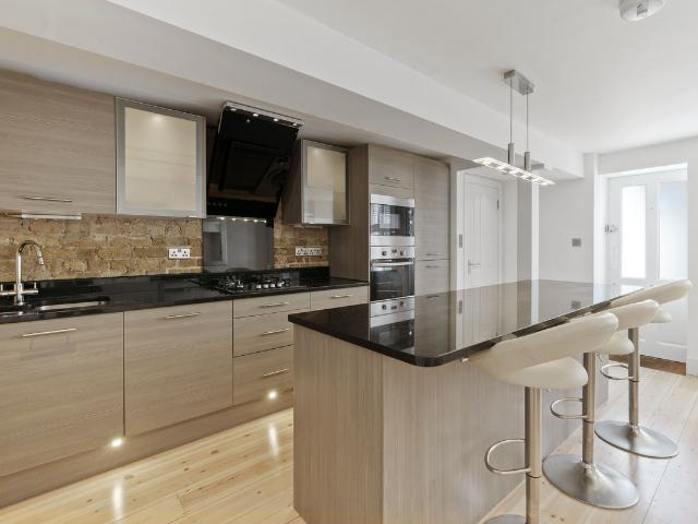 Flat to rent with 2 bedrooms, Mount Ararat Road, Richmond | Fine & Country