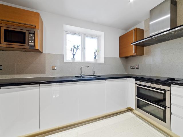 Flat to rent with 2 bedrooms, Earls House, Strand Drive | Fine & Country