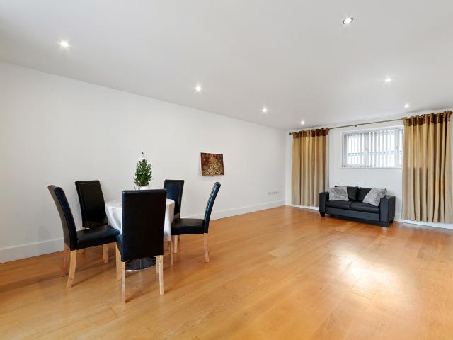 Flat to rent with 2 bedrooms, Earls House, Strand Drive | Fine & Country