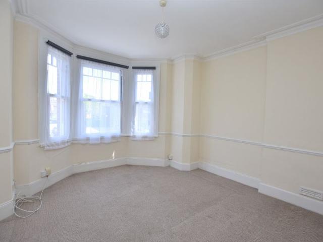 Flat to rent Wickham Road, Beckenham, BR3