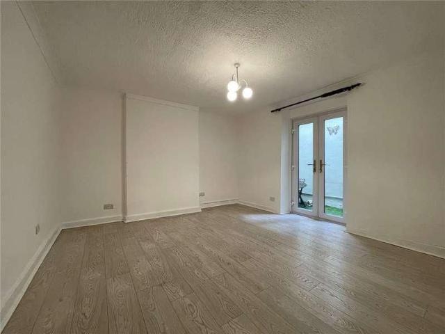 Flat Ucheldre, St. Davids Road, Caernarfon, Gwynedd, LL55