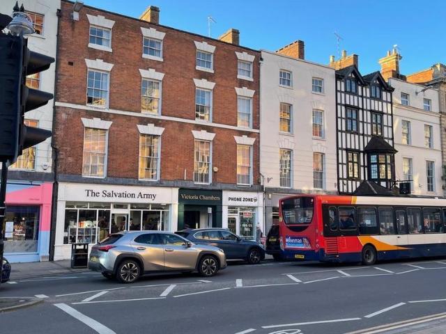 Flat Victoria Chambers, The Parade. 4 bed flat to rent £2,900 pcm £669 pw