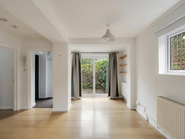 Flat, Victoria Court, BS6 1 bed flat to rent £1,295 pcm £299 pw