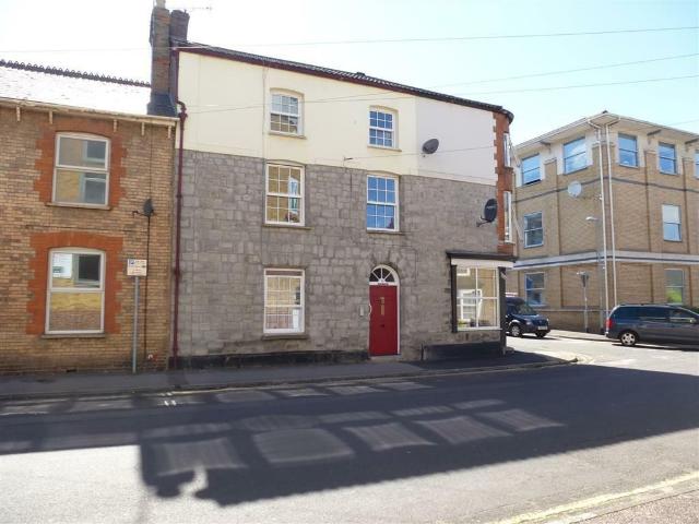 Flat, Victoria Street, Taunton TA1, Studio to rent, £675 pcm | PrimeLocation