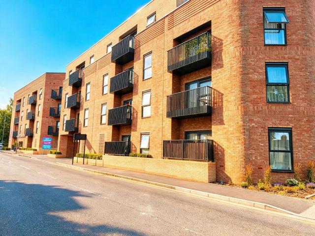 Flat, William Hunter House, Western. 2 bed apartment to rent £1,950 pcm £450 pw