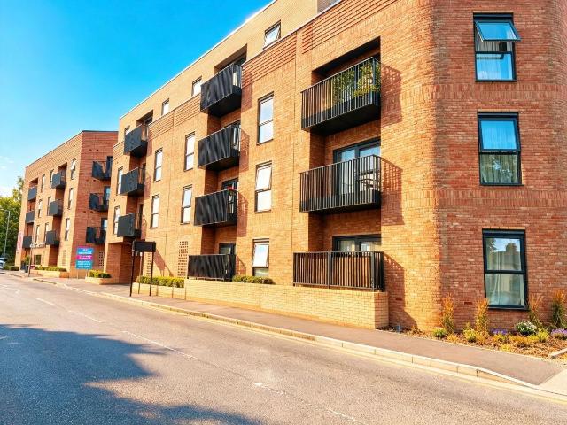 Flat, William Hunter House, Western Road, Brentwood CM14, 2 bed flat to rent, £1,950 pcm | PrimeLocation