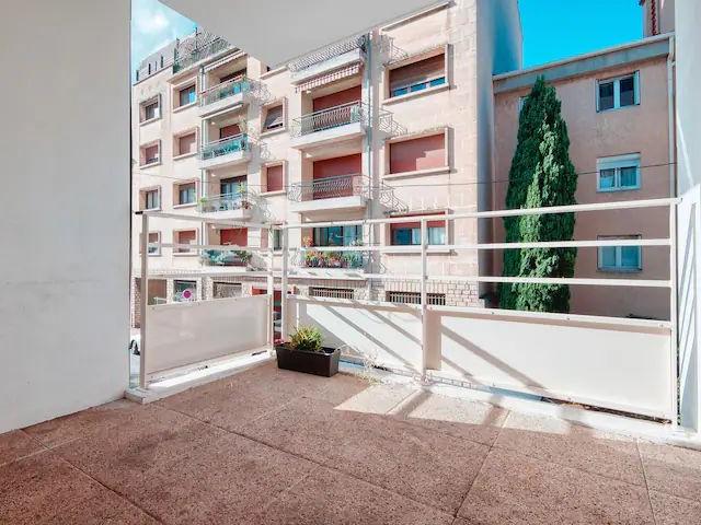 Flat with balcony in a quiet residence, Marseille Amsterdam Apartments for Rent