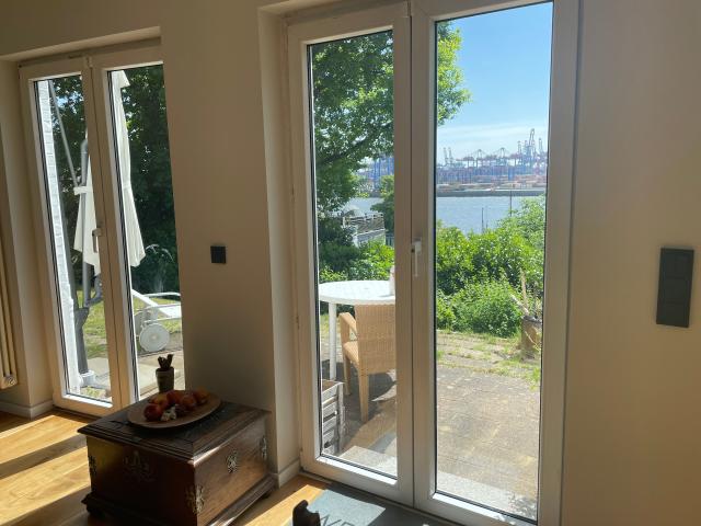 Flat with Elbe River view and private terrace