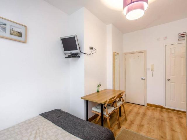 Flat 08 West Cromwell Road, Earls Court SW5 9QL