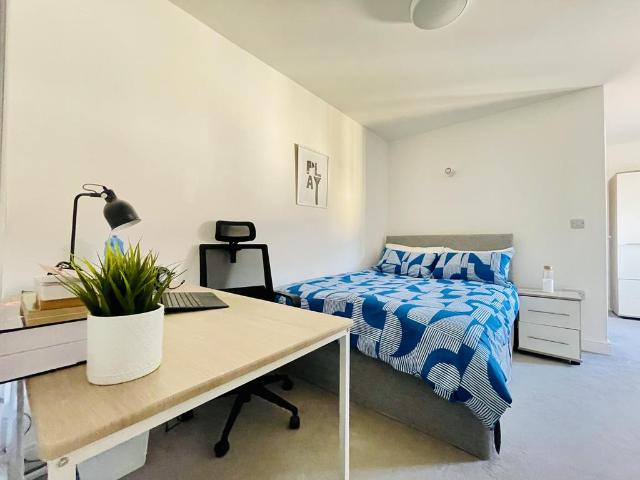 Flat 14, 17 18 St Marys Place. Studio to rent £1,050 pcm £242 pw