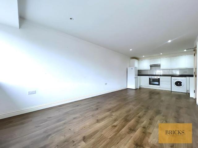 Flat 14, 74A High Street, Watford WD17, 1 bed flat to rent, £1,485 pcm | PrimeLocation