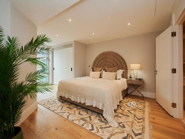 Flat 15, 219 Baker Street, London, NW1 2 bed flat to rent £7,350 pcm £1,696 pw