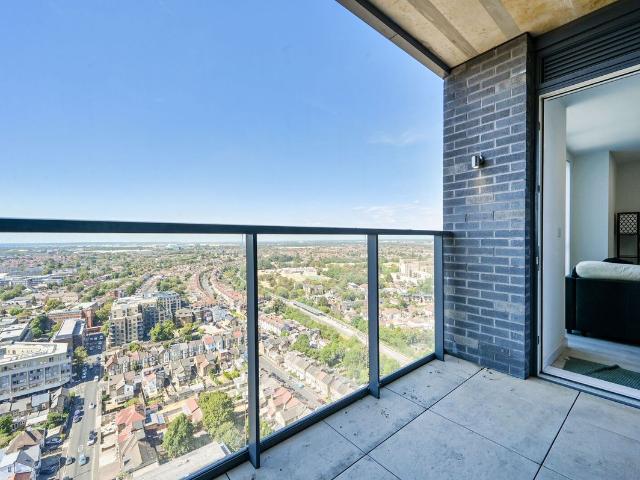 Flat 160, Barratt House, 20 Prince Regent Road, Hounslow TW3, 1 bed flat to rent, £1,750 pcm | PrimeLocation