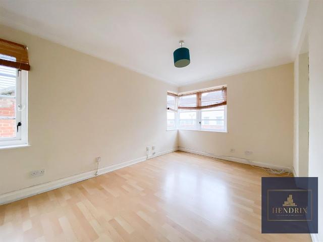 Flat 16, Mazers Court, Braintree CM7, 2 bed flat to rent, £1,050 pcm | PrimeLocation