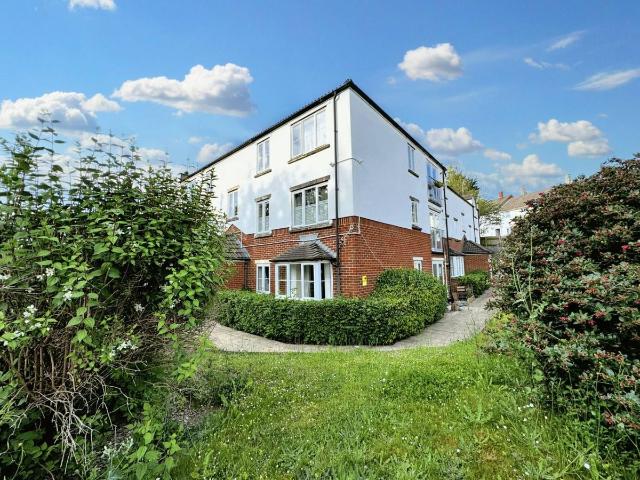 Flat 17, Sturminster Lodge, Sturminster Road, Bristol BS14, 2 bed flat to rent, £1,275 pcm | PrimeLocation