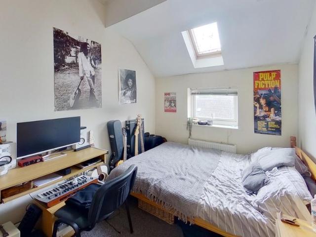 Flat 17 The Yard, Sophie Road, NG7 6AG 2 bed ground floor flat to rent £1,257 pcm £290 pw