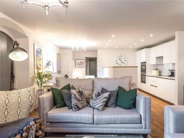 Flat 17, 1 Donaldson Drive