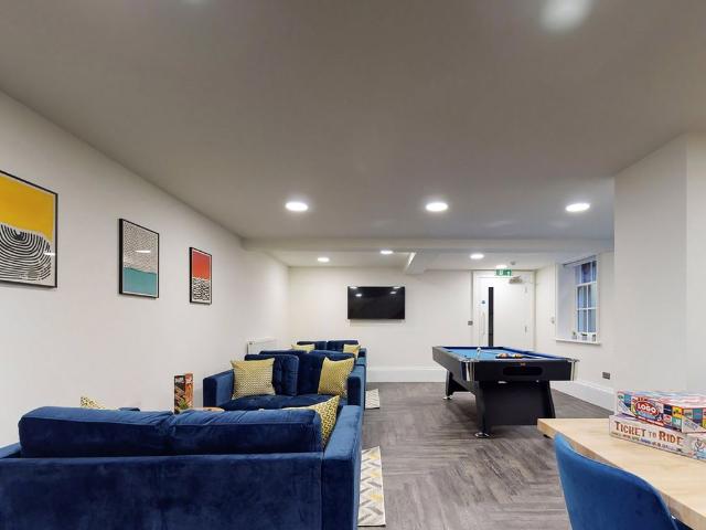 Flat 17, 34 Hyde Terrace