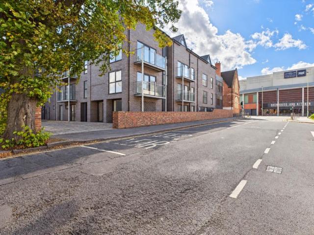 Flat 18 Dowty Lofts, Cheltenham 2 bed apartment to rent £1,650 pcm £381 pw