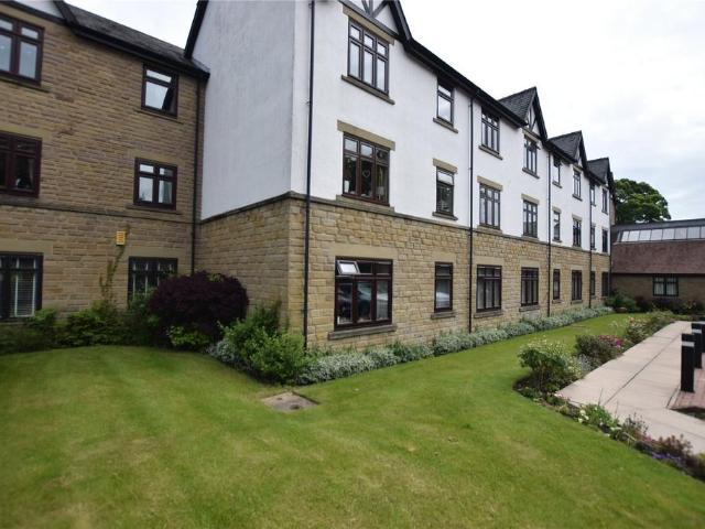 Flat 19 Richmond House, Street Lane. 2 bed apartment to rent £895 pcm £207 pw