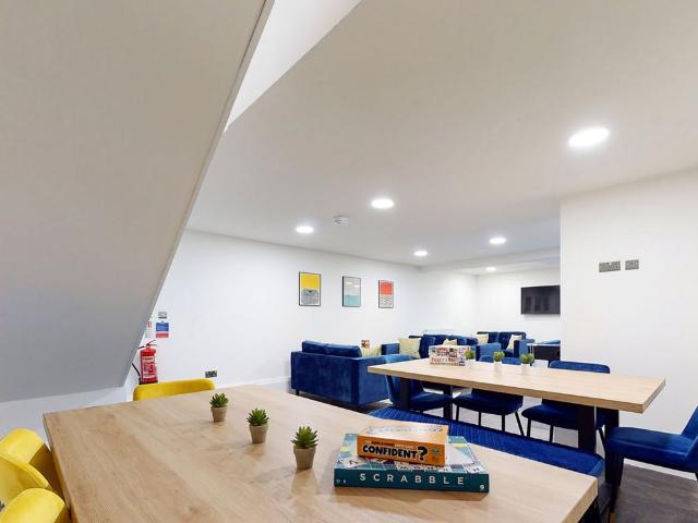 Flat 19, 34 Hyde Terrace