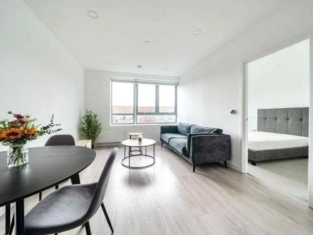 Flat 101 Platform, Market Street, Bracknell RG12, 1 bed flat to rent, £1,400 pcm | PrimeLocation