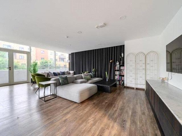 FLAT 101 PLATFORM, Market Street. 1 bed flat to rent £1,320 pcm £305 pw
