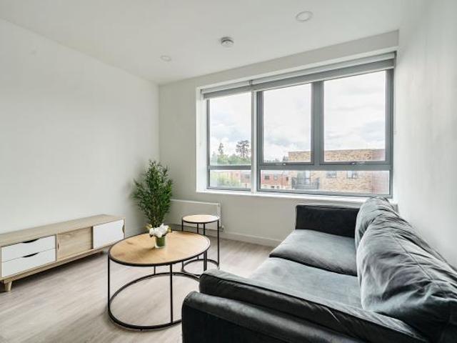 FLAT 101 PLATFORM, Market Street. 1 bed flat to rent £1,460 pcm £337 pw
