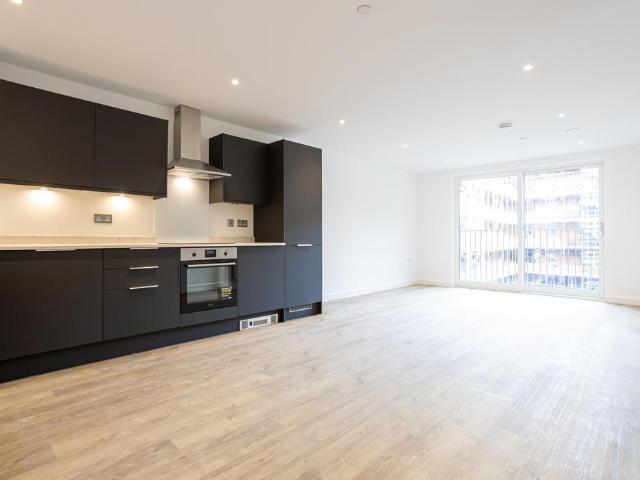 Flat 109, Hairpin House, Bradford. 1 bed flat to rent £1,085 pcm £250 pw