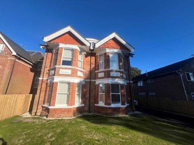 Flat 10, Southbourne Road, Bournemouth BH6, 1 bed flat to rent, £850 pcm | PrimeLocation