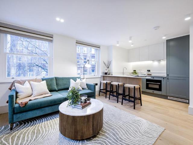 Flat 10, 42 Nevern Square, London SW5 1 bed apartment to rent £2,700 pcm £623 pw
