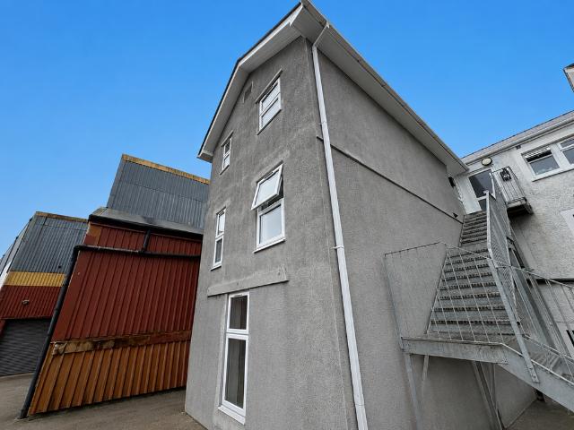 Flat 10A, Old Barclays Bank PLC. 1 bed flat to rent £695 pcm £160 pw