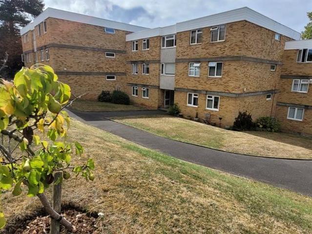 Flat 11, The Cedars, Hazelwood Road. 3 bed flat to rent £1,850 pcm £427 pw