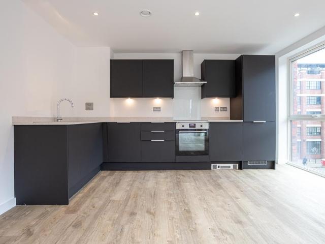 Flat 121, Hairpin House, Bradford. 2 bed flat to rent £1,375 pcm £317 pw