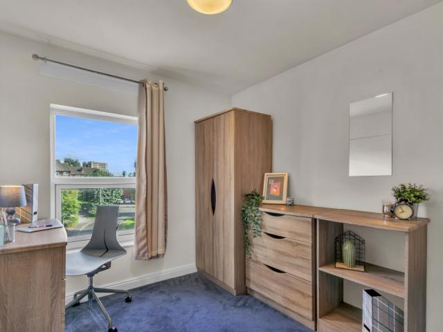 Flat 12, 2 Victoria Terrace Leeds, LS3 1BX