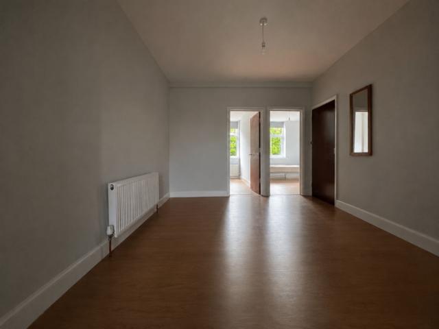 Flat 1302 Greenford Rd, London, UB6 3 bed flat to rent £1,995 pcm £460 pw