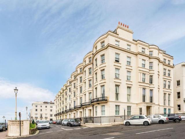 Flat 13, Percival Mansions Percival. 3 bed flat to rent £3,000 pcm £692 pw