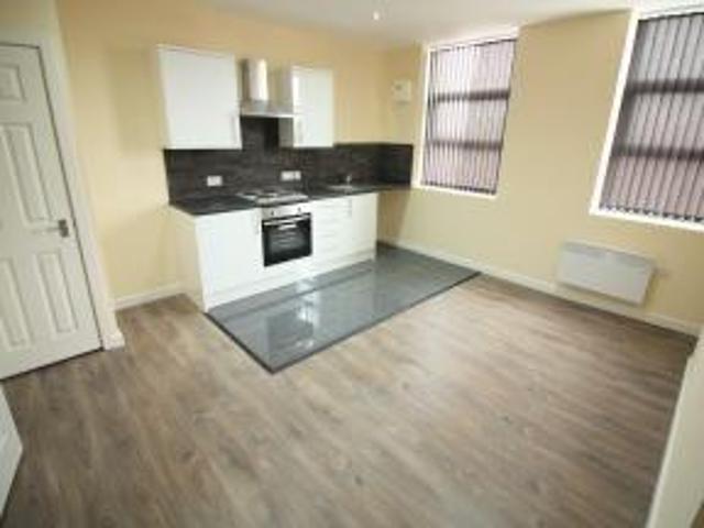 Flat 13, 288 Harehills Lane, Leeds 2 bed flat to rent £800 pcm £185 pw
