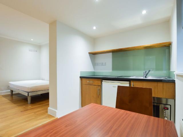 Flat 1, 104 Shepherds Bush Road, Brook Green W6, Studio to rent, £1,517 pcm | PrimeLocation