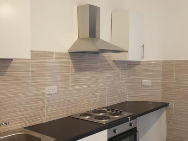 Flat 1, 10a High Street BD21 2AA 2 bed flat to rent £550 pcm £127 pw