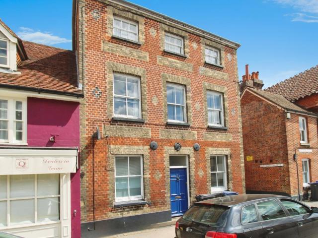 Flat 1 12 London Road, Marlborough 1 bedroomProperty for lettings Mcfarlane