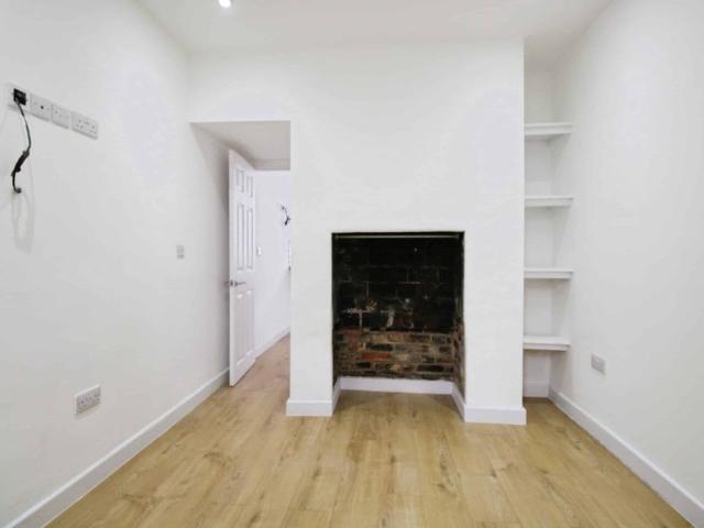 Flat 1, 12 London Road, Marlborough, Marlborough, SN8