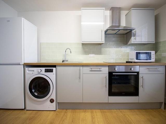 Flat 1 149 151, Mansfield Road. 3 bed flat to rent £2,080 pcm £480 pw